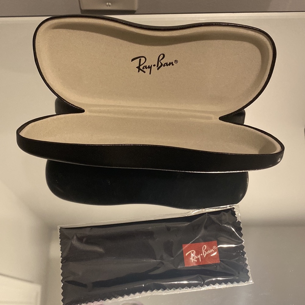 Ray-Ban glasses case - Picture 2 of 3